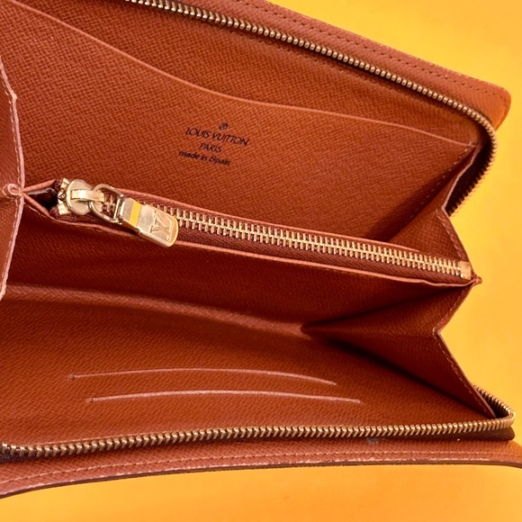 Louis Vuitton Monogram Zipper round Wallet - Picture 4 of 11